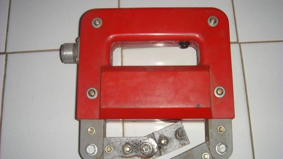 Magnetic powder flaw detector